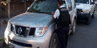 Manejaba vehículo con placas sobrepuestas en Rioverde