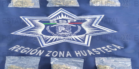 Detienen a dos hombres por presunta posesión de droga