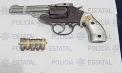 Sujeto tira revolver en evento fúnebre, y huye ante presencia policiaca