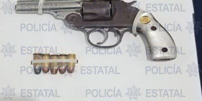 Sujeto tira revolver en evento fúnebre, y huye ante presencia policiaca