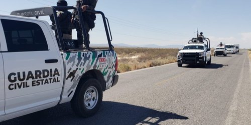 Guardia Civil Estatal rescata a cinco migrantes en la carretera federal 57