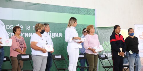 Mujeres de Ciudad del Maíz reciben kits menstruales