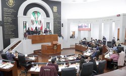 Sancionaran ejercicio indebido de la profesión médica, y la reincidencia, así como sustitución arbitraria de medicamentos