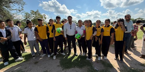 Rehabilitan campo deportivo y construye módulo sanitario en Ojo de Agua de Solano