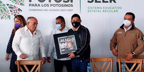 Reconoce Ricardo Gallardo a personal administrativo y de servicios del SEER