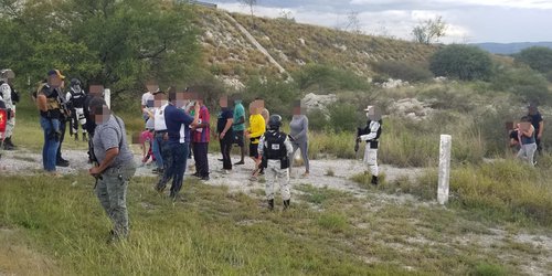 Localizan a 23 inmigrantes que trasladaban a EUA