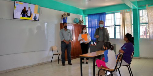 Habilitan espacio con TV a alumna que promovió amparo contra primaria de Soledad