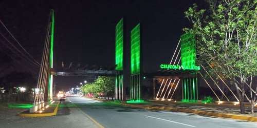 Modernas torres atirantadas dan bienvenida a la Huasteca
