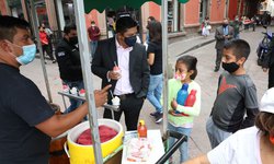 Retiran vallas de Palacio y llega solo el Gobernador a despachar