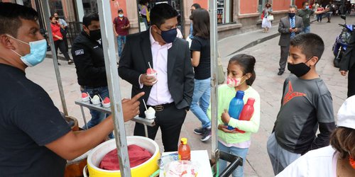 Retiran vallas de Palacio y llega solo el Gobernador a despachar