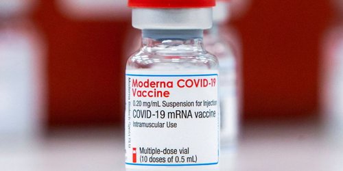Moderna va por autorización de vacuna anticovid para niños pequeños