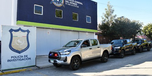 Fiscalía de SLP entrega patrullas a la Policía de Investigación