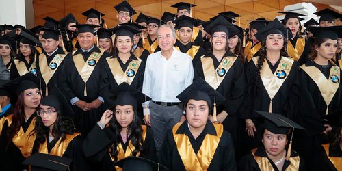 Durante Gobierno de JM Carreras casi mil jóvenes han egresado con educación dual
