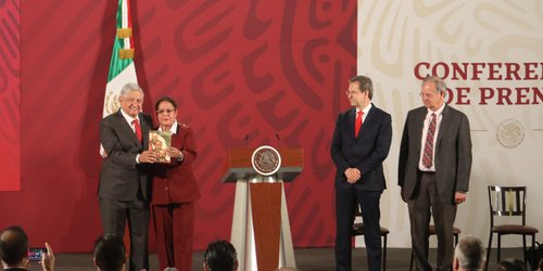 Docente potosina participó en 61 aniversario de la CONALITEG, en Palacio Nacional: JRD