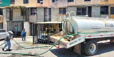 Intensifica CEA reparto de agua en la zona metropolitana