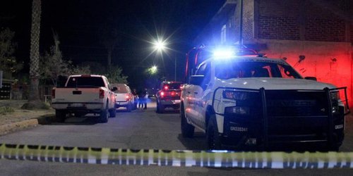 Mueren dos policías y 3 civiles durante tiroteo en México