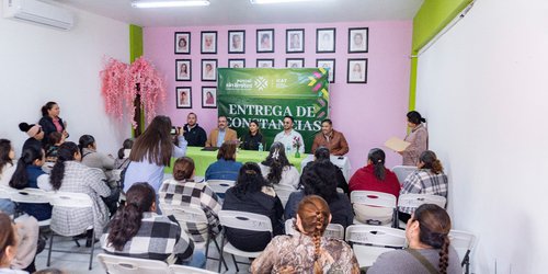 DIF de Ciudad Fernández reconoce a más de 400 egresadas de talleres de capacitación