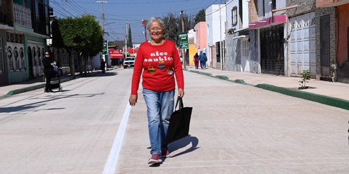 Vecinos de San Felipe celebran pavimentación de su calle tras más de 30 años de espera