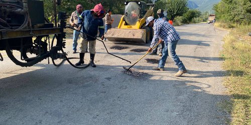 Ayuntamiento de Lagunillas realiza bacheo en la carretera estatal Rayón–Lagunillas