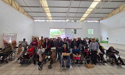 Entregan apoyos funcionales a familias de Santa Catarina