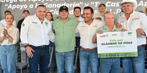 Tractores y equipamiento entregó Ricardo Gallardo al campo potosino