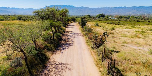 Rehabilitan camino de Ojo de Agua de San Juan al Paso de San Antonio