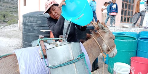 Conagua lleva pipas de agua a comunidades, hospitales y centros de salud