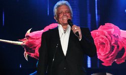 Hospitalizan al cantante Alberto Vázquez, pionero del rock and roll en México