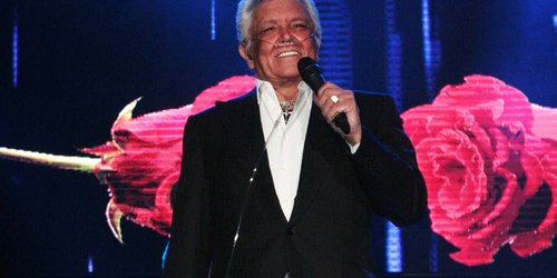 Hospitalizan al cantante Alberto Vázquez, pionero del rock and roll en México