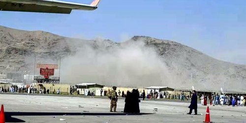 Cifra de muertos por ataques en aeropuerto de Kabul sube a 60; hay 12 militares de EU entre las víctimas