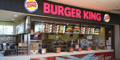 Critican a Burger King por decir que las mujeres pertenecen a la cocina