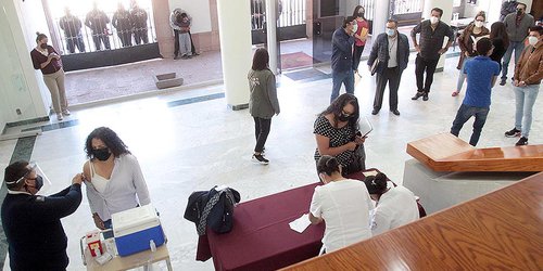 Instalan en el Congreso del Estado módulo de vacunación contra la Influenza