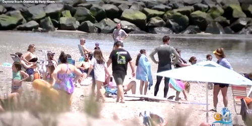 Montan una fiesta multitudinaria en Daytona Beach, sin mascarilla ni distancia social, durante el Memorial Weekend