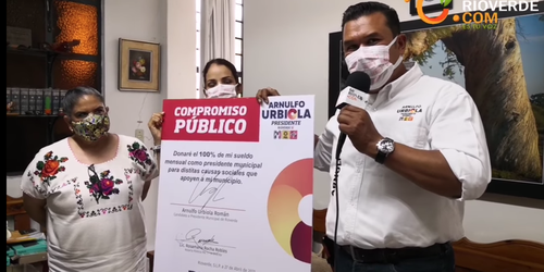 Arnulfo Urbiola firma compromiso ante Notario de donar 100% de sueldo