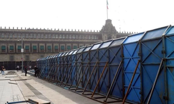 Cerco a Palacio por 'bloque negro' y la CNTE.