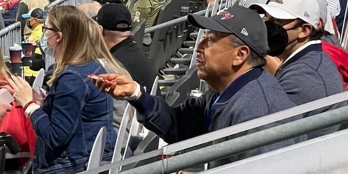 Despiden a funcionario de Salud de México por asistir al Super Bowl