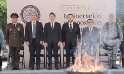Realizan ceremonia de incineración y reposición de la Bandera del Congreso del Estado