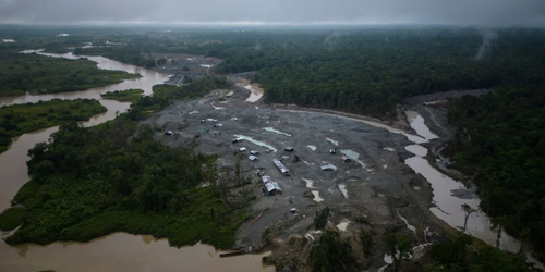 ONU advierte a Colombia de la contaminación por mercurio que deja la minería ilegal de oro.