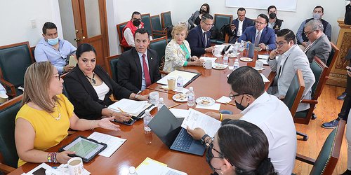 Tráfico de citas en el SAT, “coyotes” cobran hasta 500 pesos