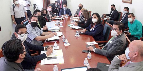 Comisión de Hacienda aprueba gratuidad de placas, engomado y tarjeta de circulación