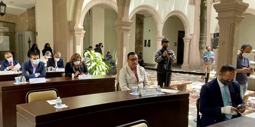 Congreso pide investigación a fondo sobre compra de medicamentos apócrifos