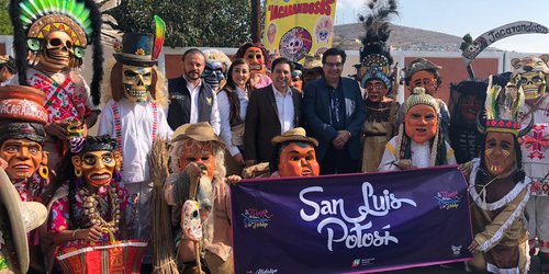 Comparsa de Axtla representa a SLP en Hidalgo