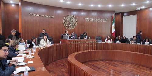 Llaman a evitar violencia política contra las mujeres en conferencia