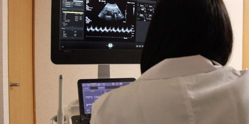 Evite consumo de alcohol durante embrazo