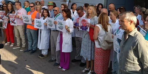 Concentración en repulsa a las últimas agresiones a profesionales sanitarios en Córdoba