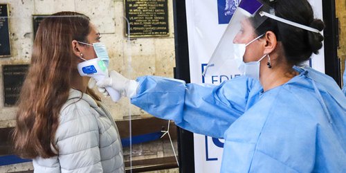 Teorías conspirativas y ‘fake news’ complican lucha contra el Covid-19