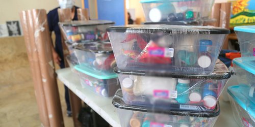 Taller de arteterapia del CREE recibe donación de materiales