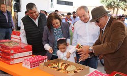 Presidenta del DIF Estatal y Gobernador celebraron Día de Reyes en Tierra Blanca y Escalerillas