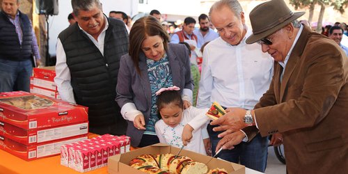 Presidenta del DIF Estatal y Gobernador celebraron Día de Reyes en Tierra Blanca y Escalerillas