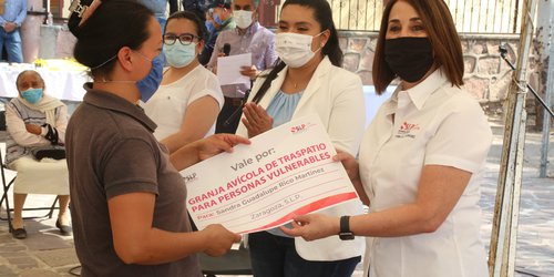 LVR entregó granjas avícolas a familias de Tierra Nueva, Santa María del Río y Zaragoza